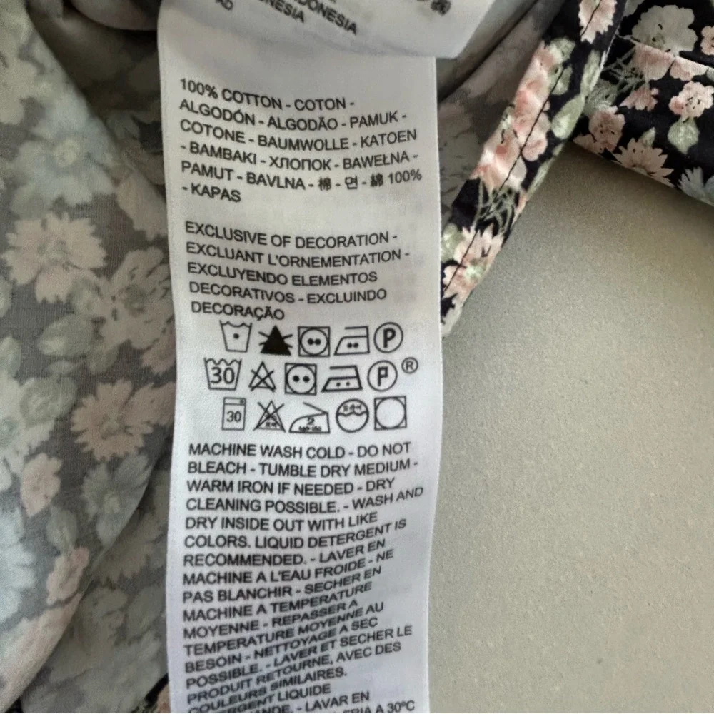 Levi's Black and White Floral Top , Size S - Picture 5 of 7